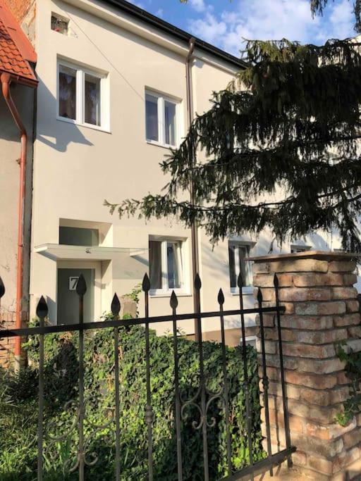 Apartamento Quattro Casa Sopron Exterior foto